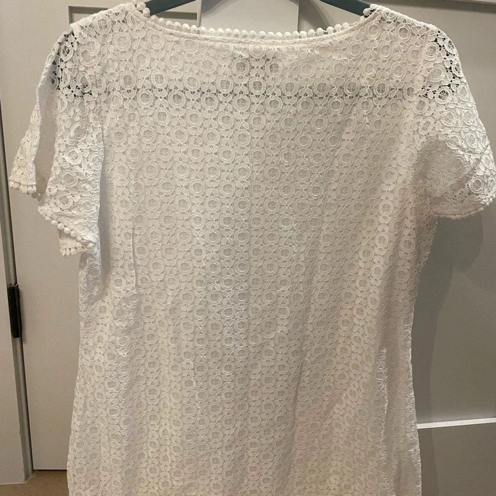 Beautiful white short sleeve top (lined). - Picture 3 of 6